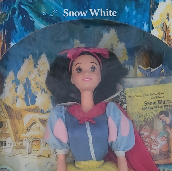 1992 Disney's Snow White Barbie - Picture 2 of 4